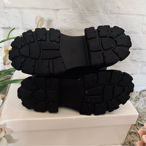 Lug Sole Boots - Picture 5 of 9